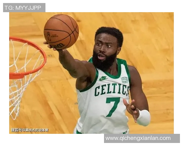 马刺再添伤兵！麦克劳林训练中右腿筋拉伤