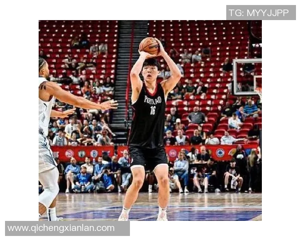 幸无大碍！切特防守时被撞到左膝倒地 缓了缓接着打